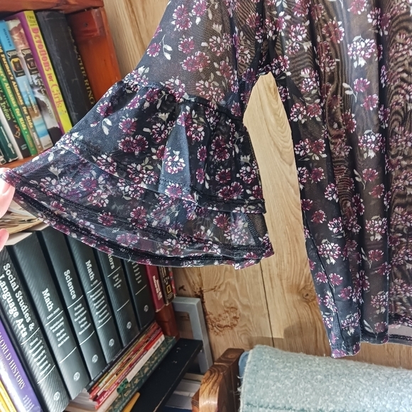 No Boundries Black Sheer Floral Chiffon Top Size Small - Picture 4 of 9